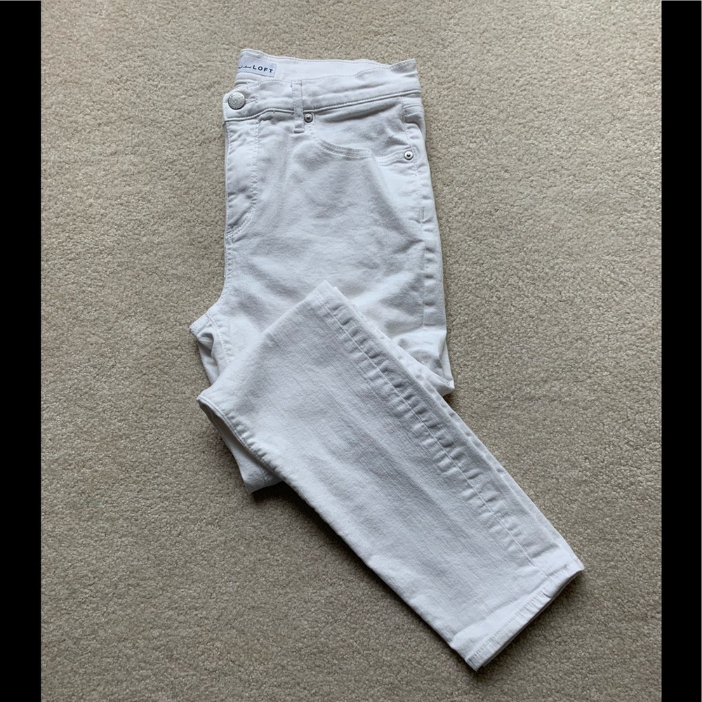 Loft White, Curvy, Skinny Jeans
Sz 30/10
Very Good Condition